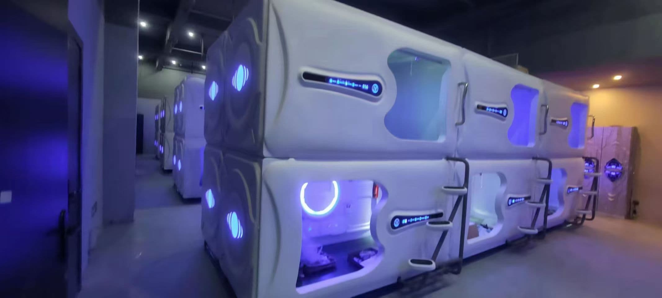 GEELYE capsule beds installed in a commercial accommodation space