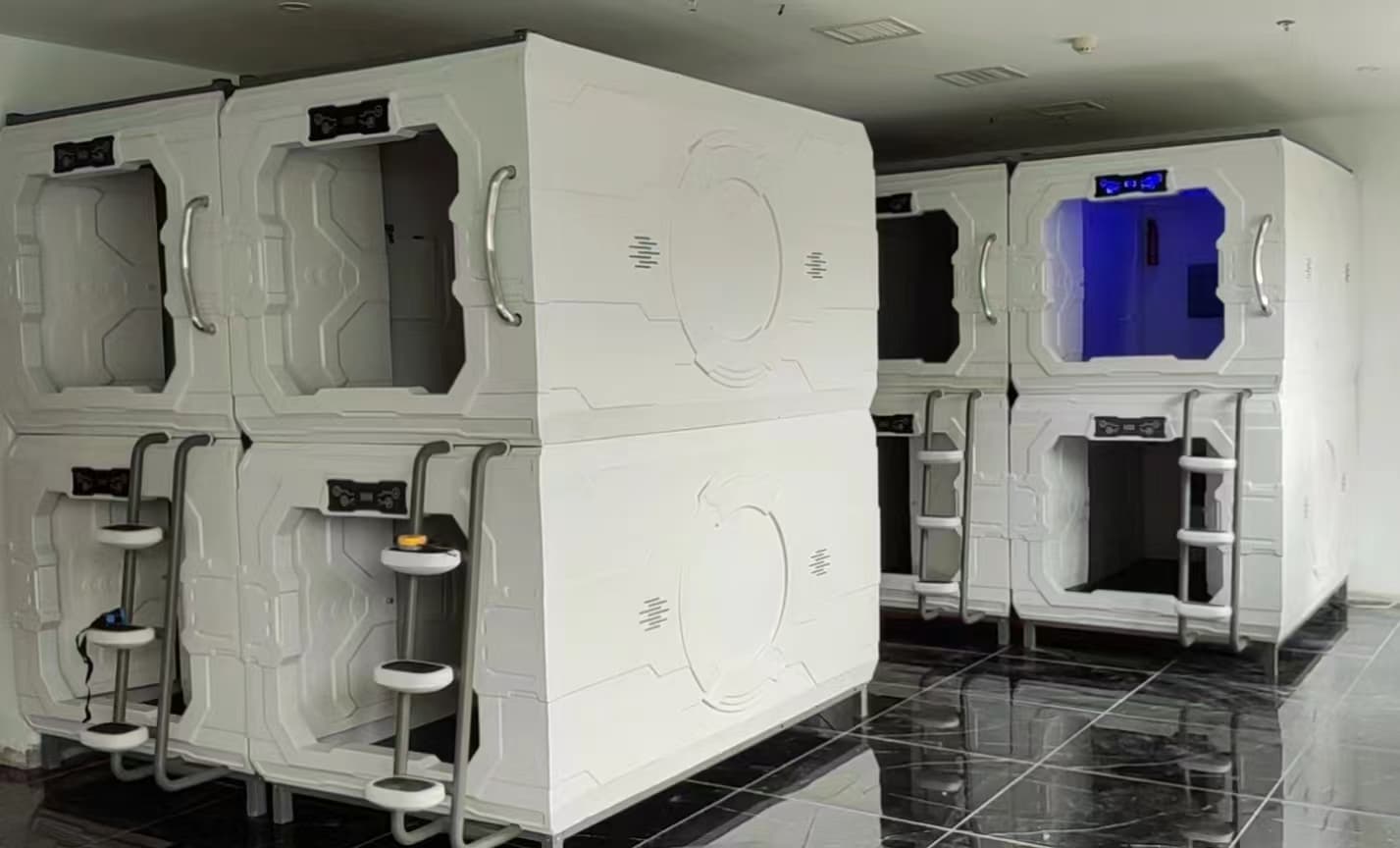 GEELYE capsule beds installed in a shared accommodation room